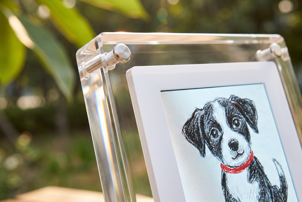Close-up of the clear acrylic edge and metal screw of the Little Picasso Frame